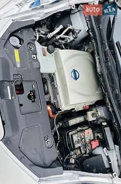Хэтчбек Nissan Leaf 2014 в 