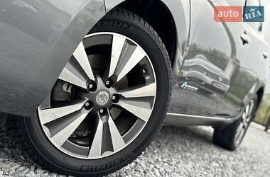 Хэтчбек Nissan Leaf 2015 в 