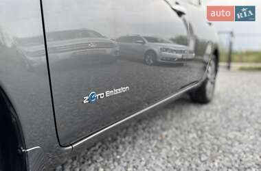 Хэтчбек Nissan Leaf 2015 в 