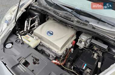 Хэтчбек Nissan Leaf 2015 в 