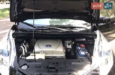 Хетчбек Nissan Leaf 2015 в 