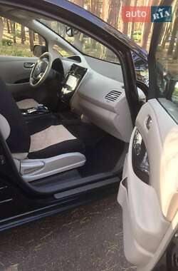 Хетчбек Nissan Leaf 2015 в 