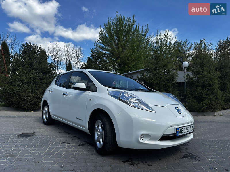 Хэтчбек Nissan Leaf 2016 в 