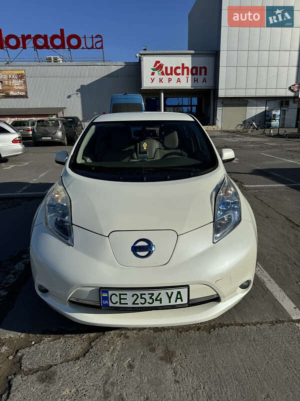 Хэтчбек Nissan Leaf 2012 в 