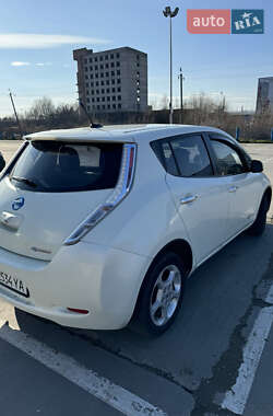 Хэтчбек Nissan Leaf 2012 в 
