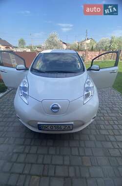 Хэтчбек Nissan Leaf 2014 в 