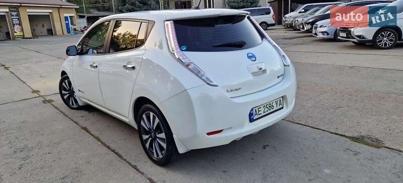 Хэтчбек Nissan Leaf 2016 в Днепре