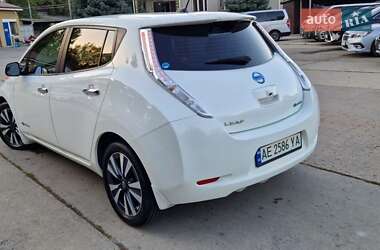 Хэтчбек Nissan Leaf 2016 в 