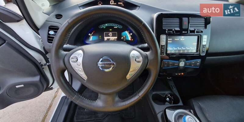 Хэтчбек Nissan Leaf 2016 в Днепре