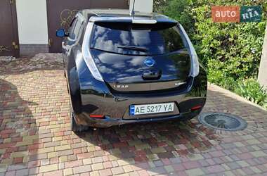 Хэтчбек Nissan Leaf 2016 в 