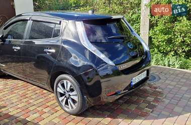 Хэтчбек Nissan Leaf 2016 в 
