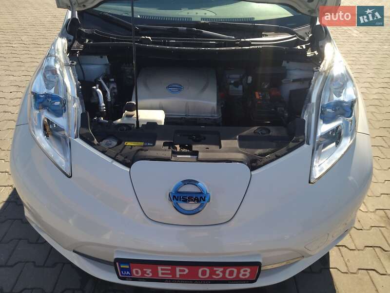 Хетчбек Nissan Leaf 2015 в Луцьку