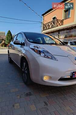 Хэтчбек Nissan Leaf 2016 в 