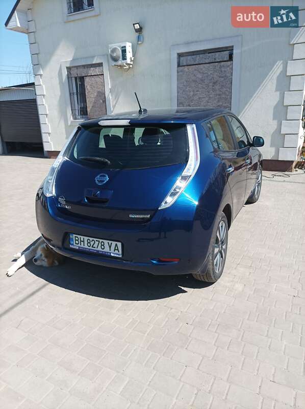 Хэтчбек Nissan Leaf 2016 в 
