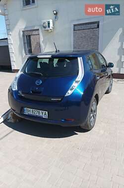 Хэтчбек Nissan Leaf 2016 в 