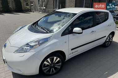 Хетчбек Nissan Leaf 2015 в 