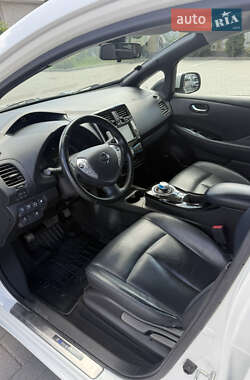 Хетчбек Nissan Leaf 2015 в 