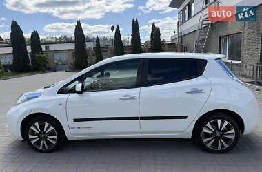 Хетчбек Nissan Leaf 2015 в 