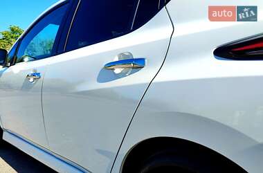 Хэтчбек Nissan Leaf 2020 в 