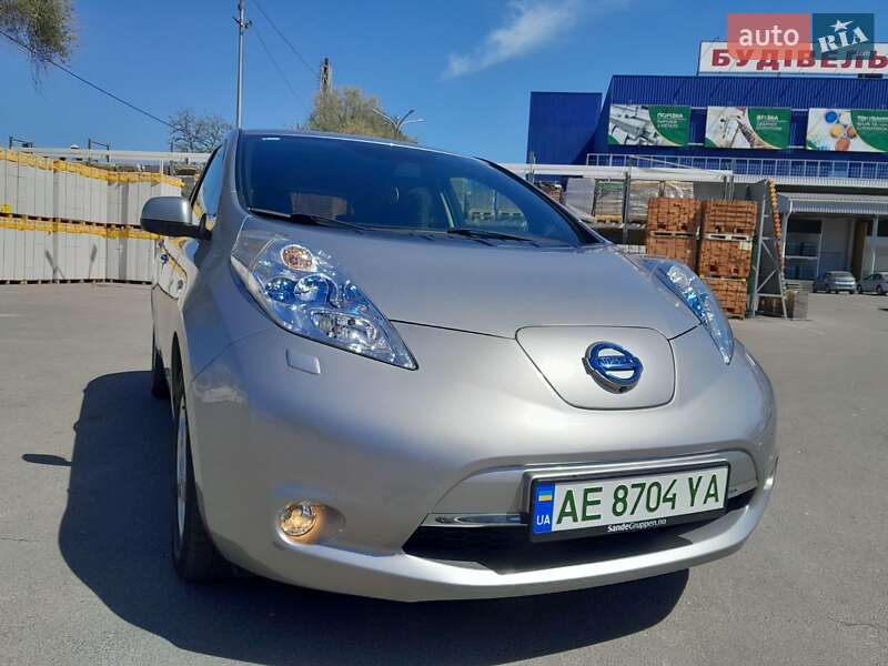 Хэтчбек Nissan Leaf 2016 в 