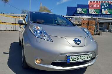 Хэтчбек Nissan Leaf 2016 в 