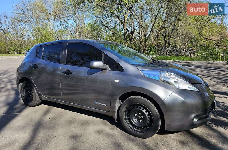 Хетчбек Nissan Leaf 2016 в 