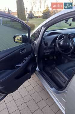 Хэтчбек Nissan Leaf 2014 в 