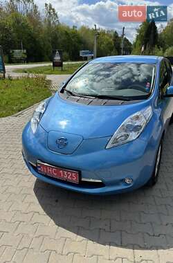 Хэтчбек Nissan Leaf 2013 в 