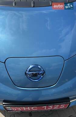 Хэтчбек Nissan Leaf 2013 в 