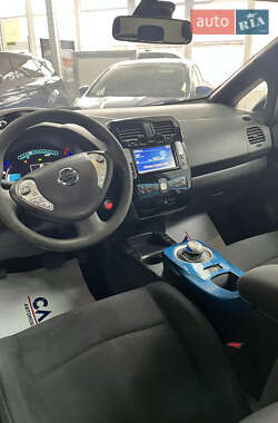 Хэтчбек Nissan Leaf 2015 в 