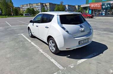 Хетчбек Nissan Leaf 2013 в 