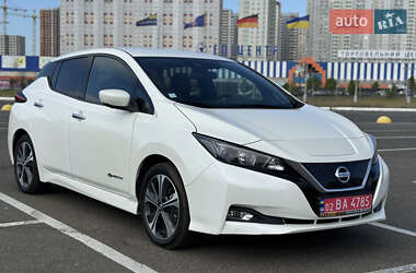 Хэтчбек Nissan Leaf 2019 в 