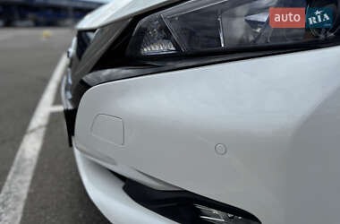 Хэтчбек Nissan Leaf 2019 в 