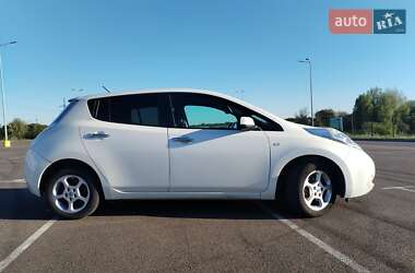 Хетчбек Nissan Leaf 2014 в 