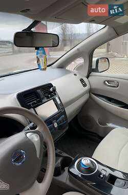 Хэтчбек Nissan Leaf 2012 в 