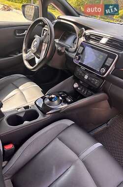 Хэтчбек Nissan Leaf 2021 в 