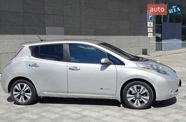 Хетчбек Nissan Leaf 2013 в 