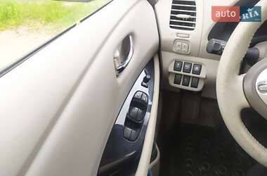 Хетчбек Nissan Leaf 2011 в 