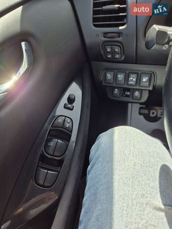 Хэтчбек Nissan Leaf 2014 в Луцке