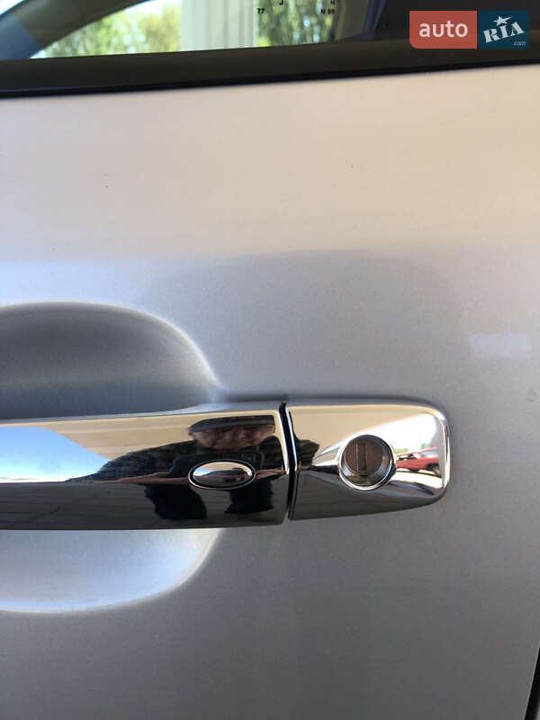 Хэтчбек Nissan Leaf 2015 в Запорожье