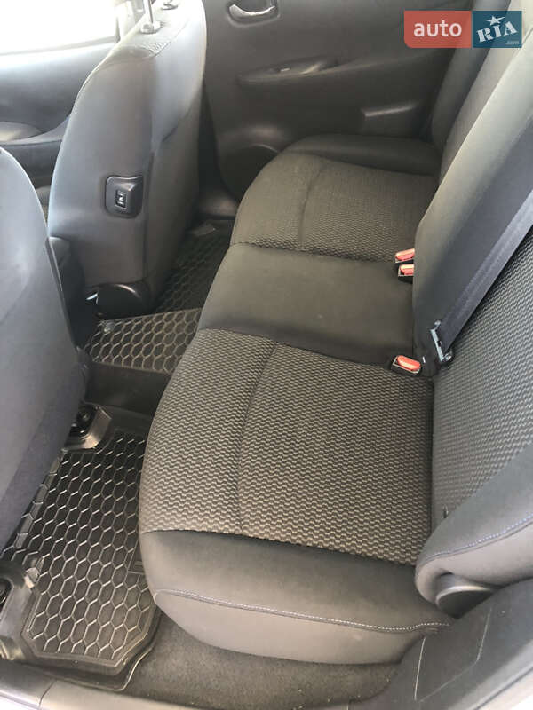 Хэтчбек Nissan Leaf 2015 в Запорожье