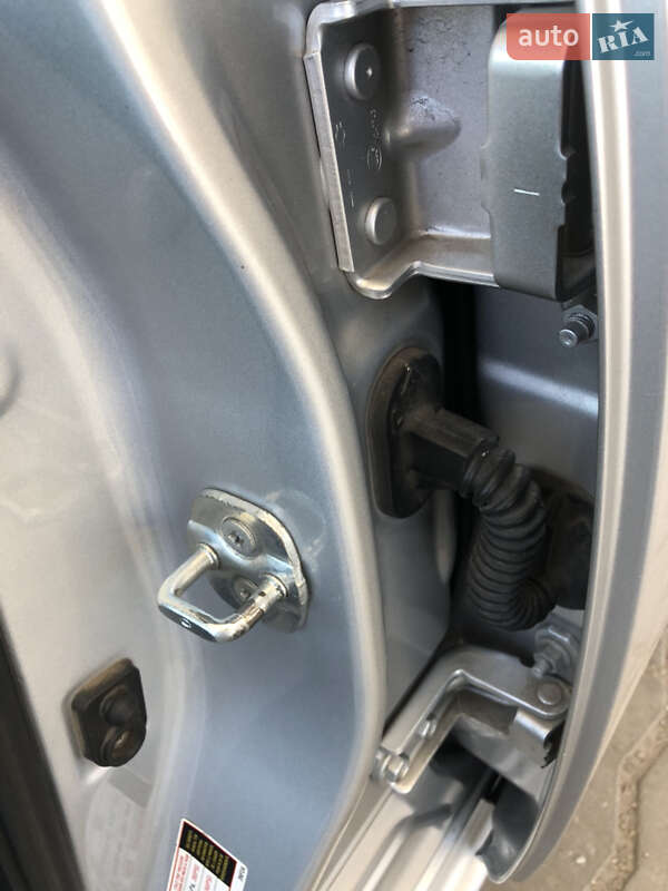 Хэтчбек Nissan Leaf 2015 в Запорожье