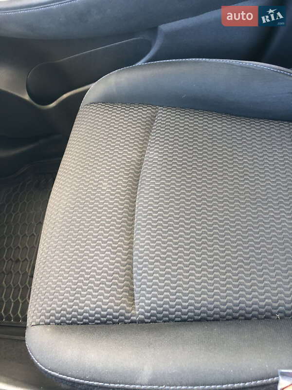 Хэтчбек Nissan Leaf 2015 в Запорожье