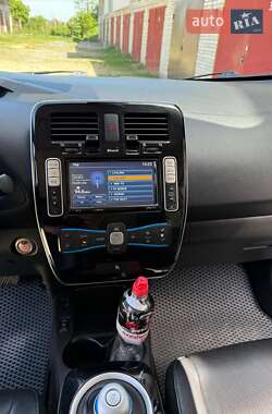 Хэтчбек Nissan Leaf 2015 в 