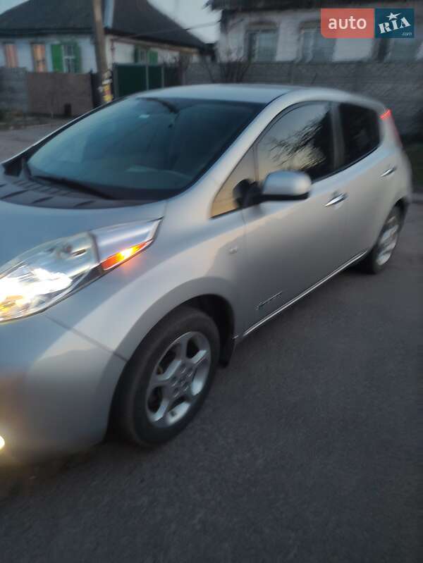Хэтчбек Nissan Leaf 2012 в Каменском