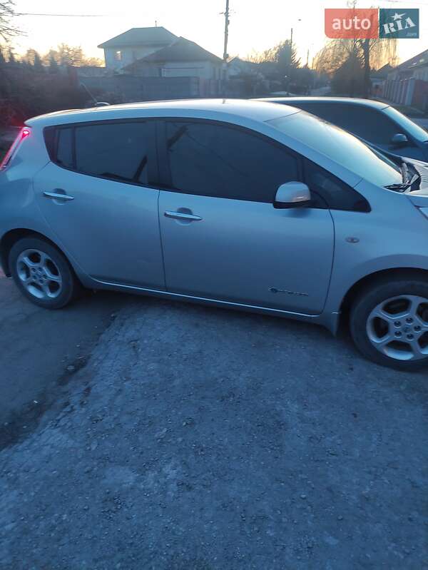 Хэтчбек Nissan Leaf 2012 в Каменском