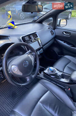 Хетчбек Nissan Leaf 2013 в 