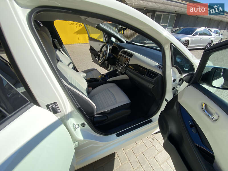 Хетчбек Nissan Leaf 2022 в Києві