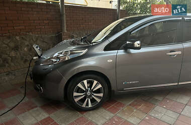 Хэтчбек Nissan Leaf 2014 в 