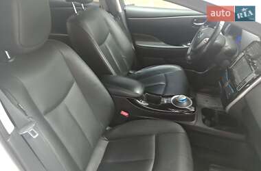 Хэтчбек Nissan Leaf 2013 в 